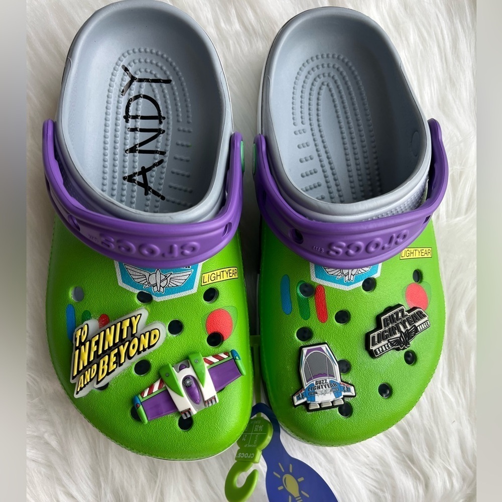🆕Disney Toy Story Crocs Buzz Lightyear Light up Size J3 W5
